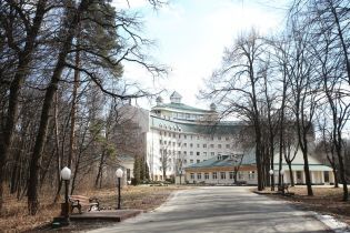 Зеленский подписал указ о доступности элитной больницы "Феофания" для всех украинцев