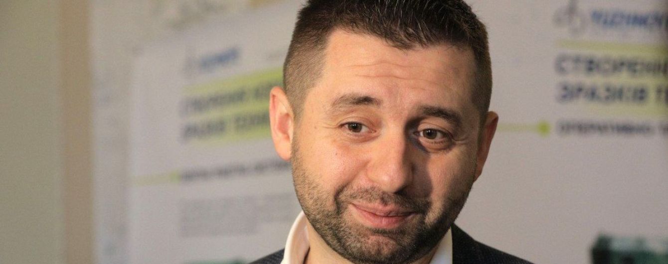 "Это об отношениях президента и премьера". Арахамия рассказал, почему Гончарук направил заявление об отставке Зеленскому
