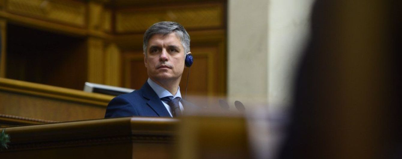 Очільник МЗС розкритикував розмір зарплат міністрів, назвавши їх "неповагою до держави"