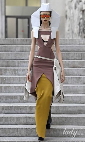 Відверті декольте і громіздкі капелюхи в колекції Rick Owens сезону весна-літо 2020