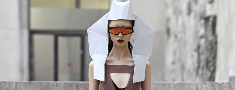Откровенные декольте и громоздкие шляпы в коллекции Rick Owens сезона весна-лето 2020