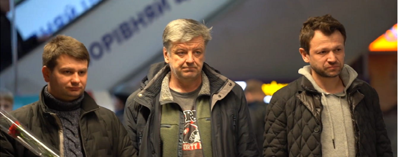 Сльози, оплески та обійми. У Києві зустріли експертів МАУ, які розслідували збиття літака під Тегераном