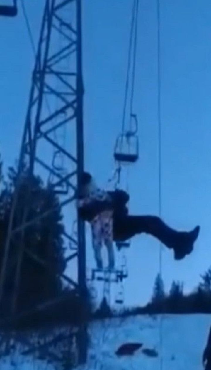 В Славском на горнолыжной базе сломался подъемник с людьми, продолжается спасательная операция