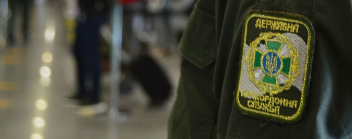 Нецензурно лаявся та погрожував. В аеропорту "Бориспіль" затримали агресивного пасажира