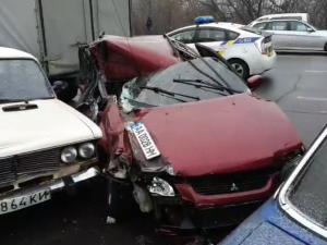 У Києві п’яний водій влаштував аварію з понад пів десятка авто. Відео