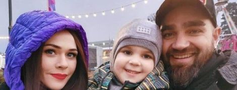 Фронтвумен The Hardkiss Саніна погуляла Києвом з чоловіком та сином
