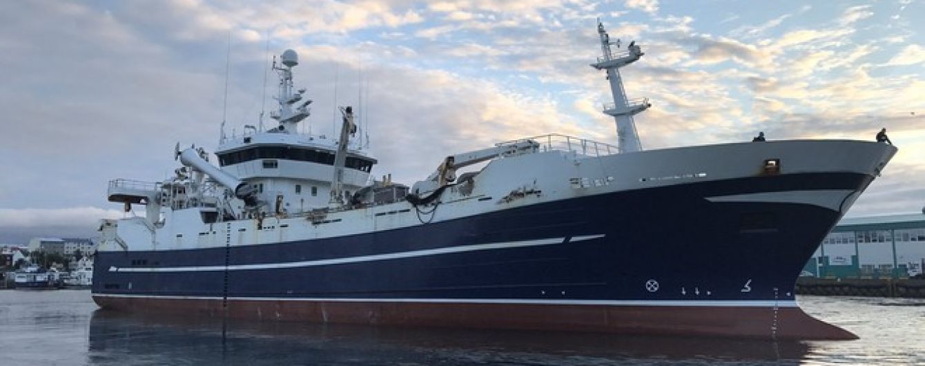 В Охотском море произошел пожар на рыболовецком судне