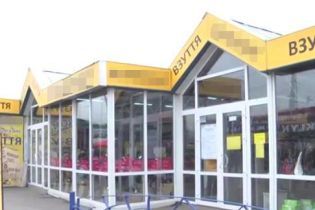 У Києві обшукують мережу магазинів взуття через продаж фальсифікату