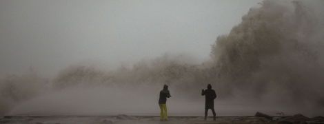 В Испании увеличилось количество жертв шторма "Глория". СМИ сообщают о гибели украинца