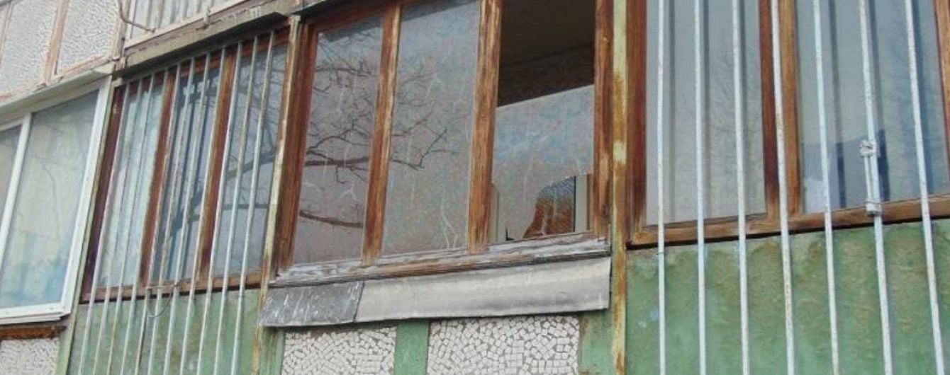 В Киеве посреди ночи грабитель влез на балкон 74-летней женщины и угрожал ножом