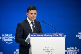 Зеленский в Давосе пообещал "инвестиционных нянь" для крупного бизнеса