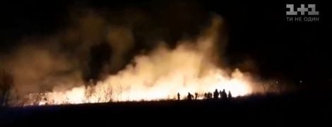 В Ивано-Франковске произошел крупный пожар вблизи аэропорта