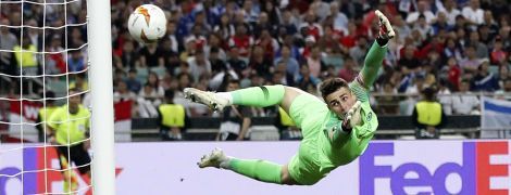 "Челси" ищет замену самому дорогому вратарю мира - The Times