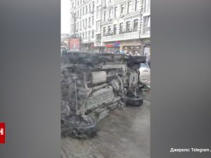 У Києві позашляховик перевернувся унаслідок потрійної аварії