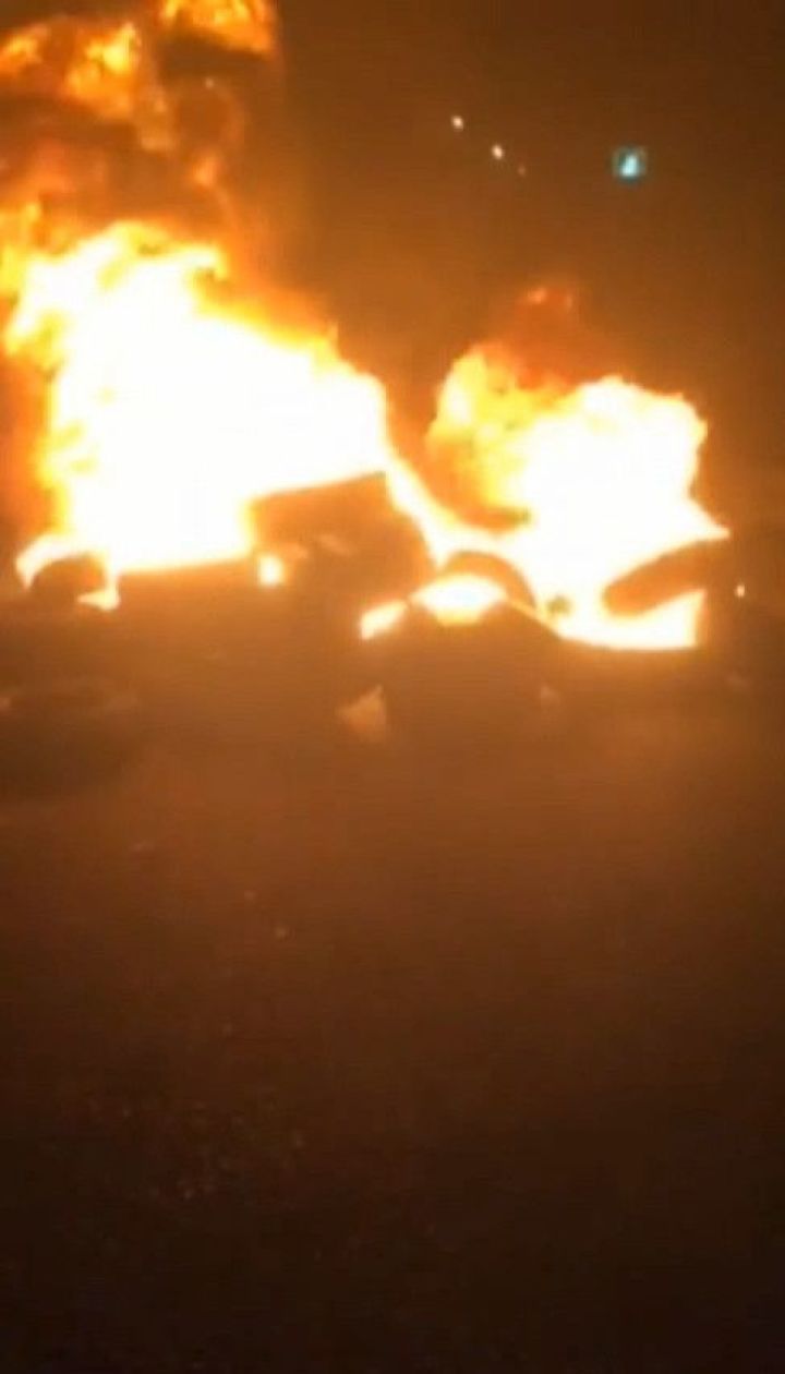 На пункті пропуску "Краковець" селяни палили шини через невдоволення роботою митників