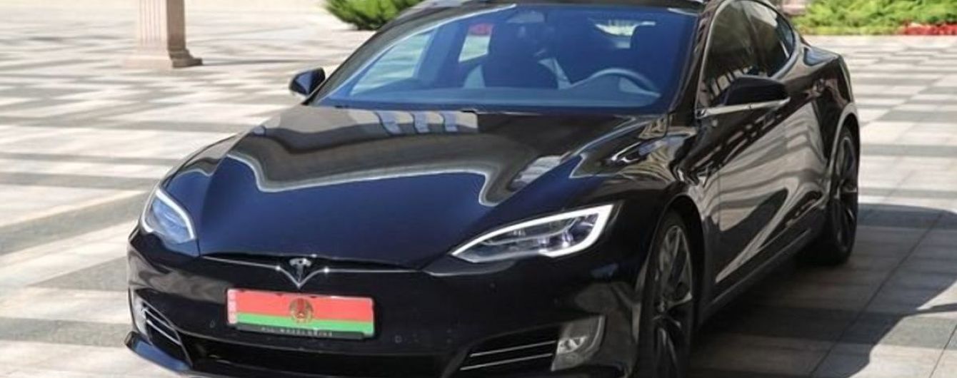 Лукашенко порівняє Tesla і перший білоруський електрокар