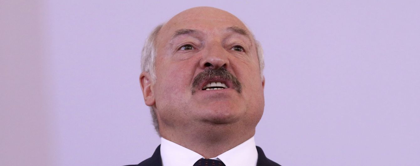 Лукашенко рассказал, как Россия "поставила раком" его страну
