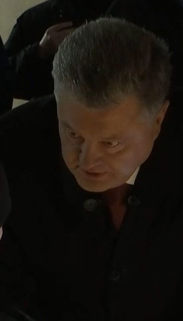 Около трех часов продолжался допрос Порошенко в ГБР