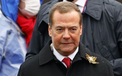 Наплел о бешенстве, бешеных шавках и токсичной слюне: "главного аватара России" Медведева снова понесло об Украине