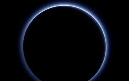 Сенсационное открытие NASA: небо на Плутоне синее
