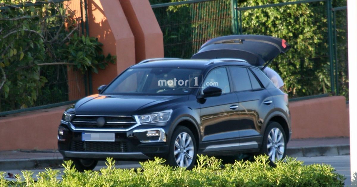 Фотошпионам попался новый кроссовер Volkswagen T-Roc