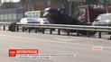На трассе Киев-Чоп машина влетела в отбойник и перевернулась