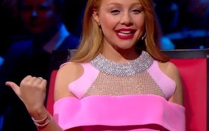 Вона прекрасна: Тіна Кароль підкреслила сексуальні форми рожевою сукнею