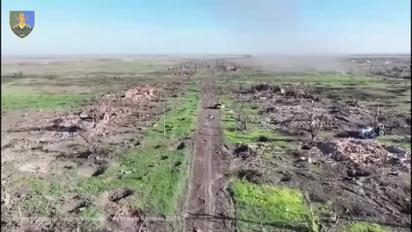 Зруйноване і безлюдне Роботине зняли на відео з дрона