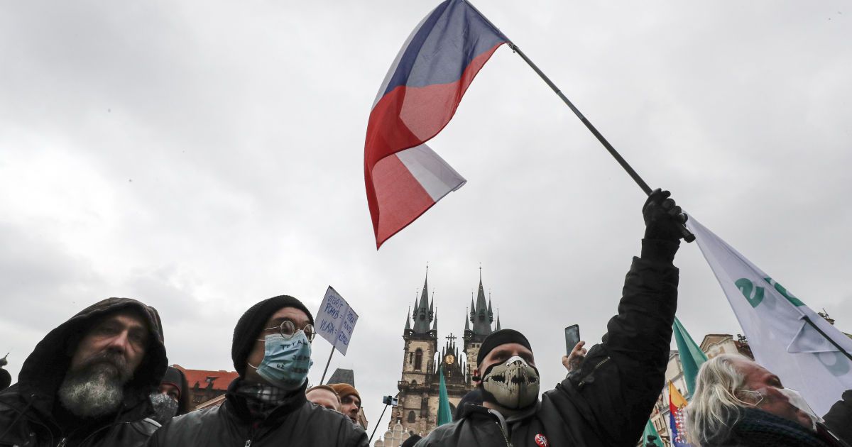 Чехія вслід за Польщею змінює умови в'їзду для українців: деталі