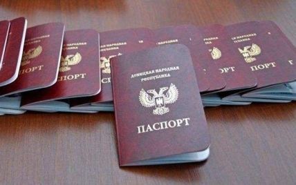 Паспортные рулоны. Как в соцсетях высмеивают легализированные Путиным "документы" боевиков