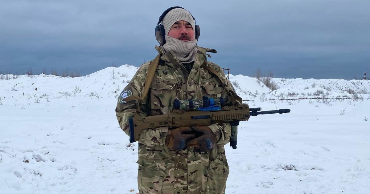 Фагот у військовій формі на полігоні похизувався навичками у стрільбі: "Я тільки вчуся"