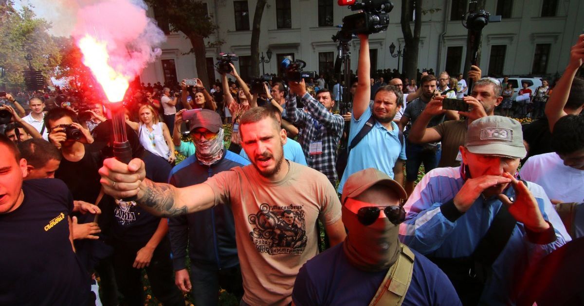 Сутички під міськрадою Одеси / © УНІАН