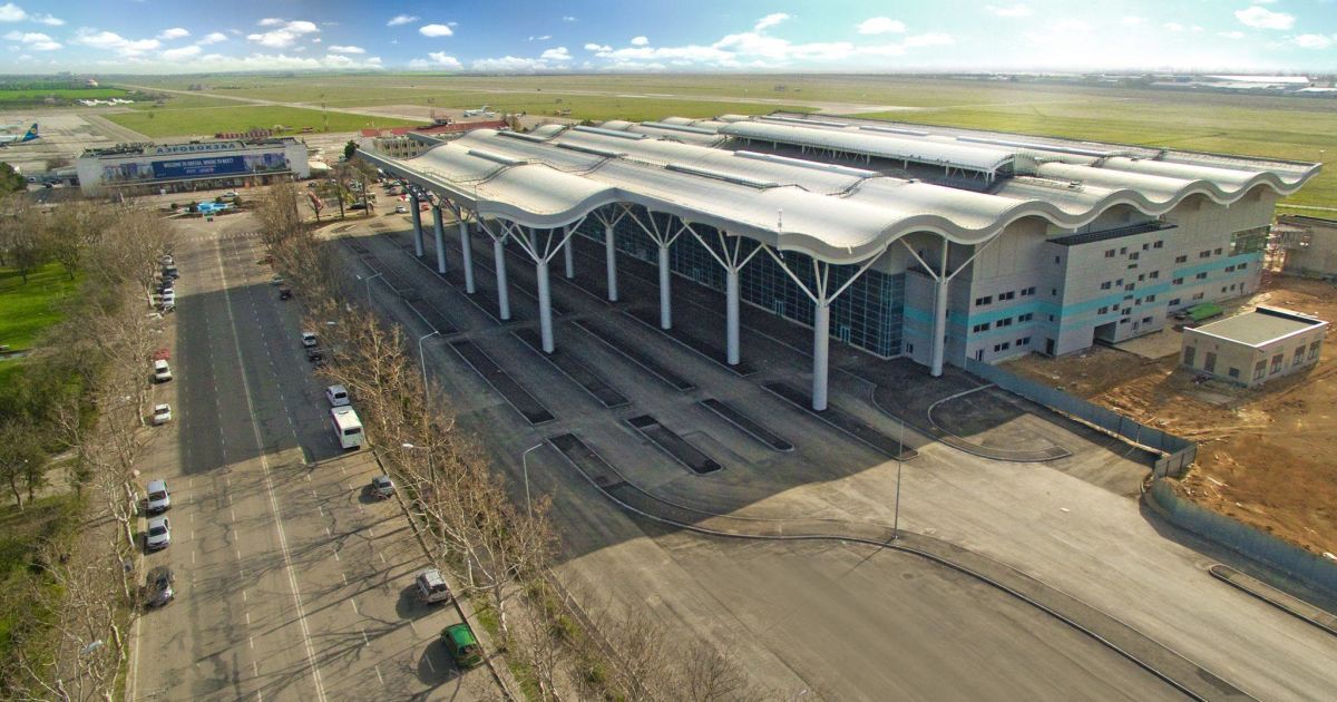 "Жучки" в Одесском аэропорту: администрация опровергает утечку данных, ІТшники обвиняют прокуратуру в "давлении на бизнес"