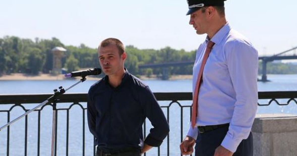 Кличку подарували кашкет патрульного