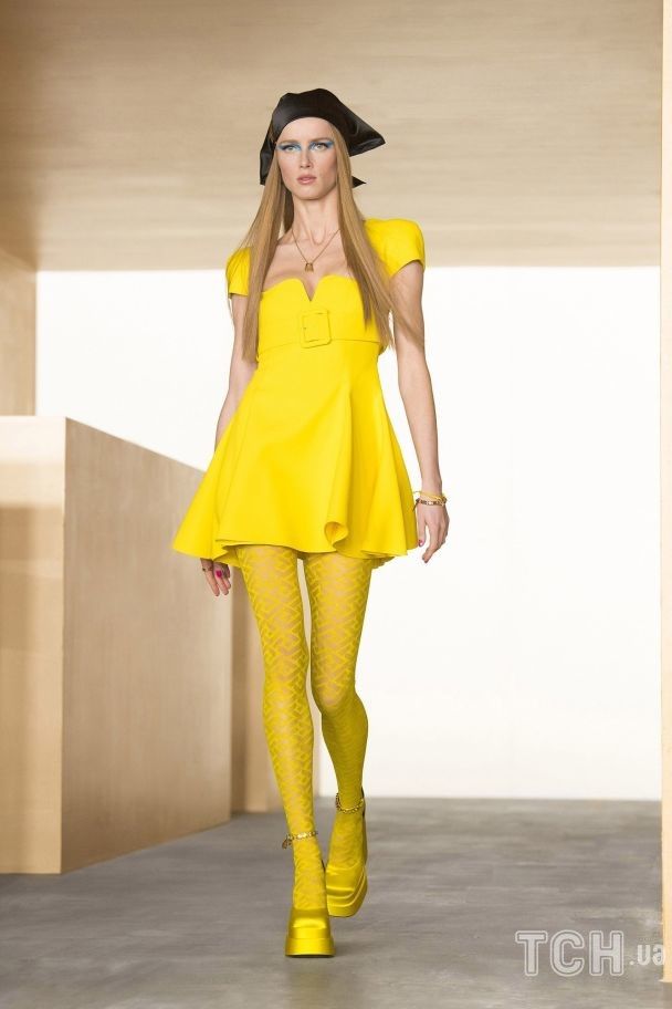 Колекція Versace прет-а-порте сезону осінь-зима 2021-2022 / © East News