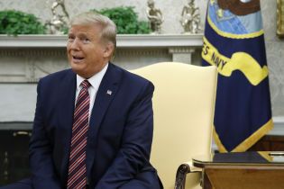 Болтон у своїх мемуарах підтвердив, що Трамп заморозив допомогу Україні в обмін на справу проти Байдена