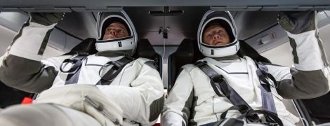 Зиплайн в корзинах и примерка скафандров: как астронавты NASA готовятся к первому полету на Crew Dragon