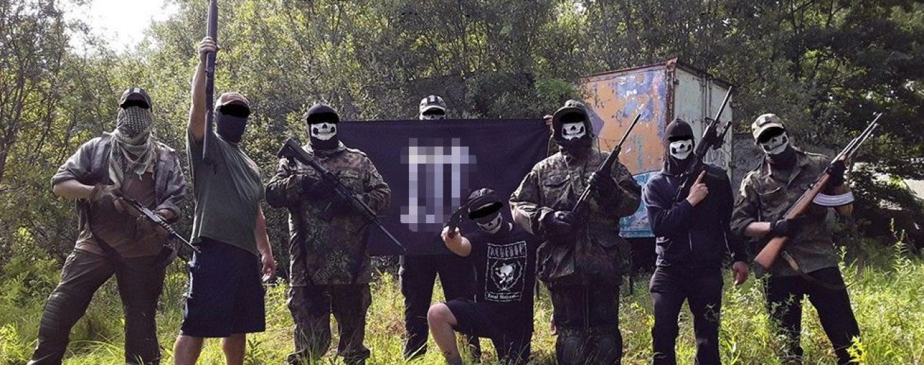 Скинути уряд США та розпочати расову війну. Як лідер американських неонацистів опинився в Росії та керував екстремістами