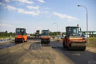 Гончарук розповів, як витягне українські траси з "африканського бездоріжжя"