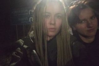 В автобусе "Луцк-Киев" водитель по просьбе волонтеров отказался выключить российский сериал. Пассажиры отправили девушек нах*р