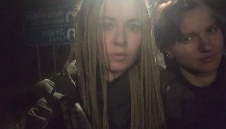В автобусі "Луцьк-Київ" водій на прохання волонтерок відмовився вимкнути російський серіал. Пасажири відправили дівчат нах*р