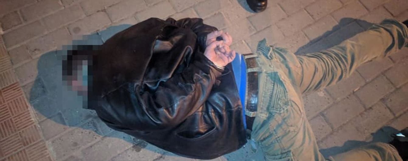 У центрі Львова чоловік напідпитку влаштував різанину