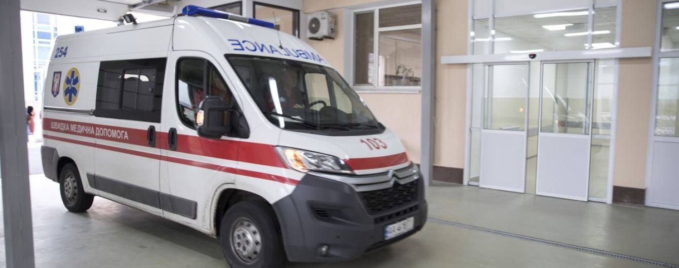 Від масового отруєння в Коломиї постраждало вже майже 200 людей: визначено, що вони їли