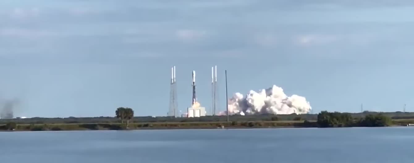 SpaceX запустила на орбіту ракету Falcon 9 зі супутниками