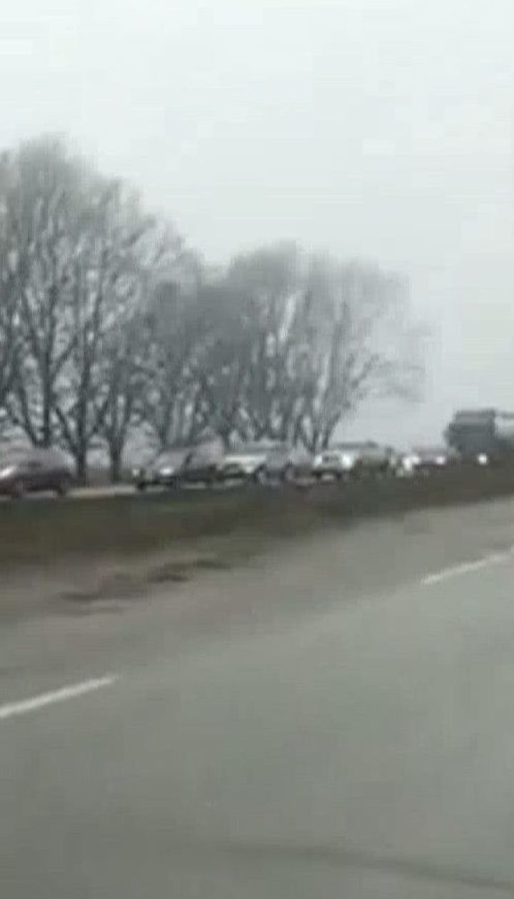 Многокилометровая пробка образовалась вследствие массового ДТП на въезде в Днепр