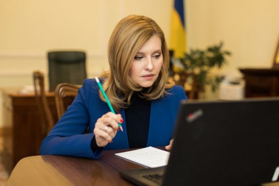 Новий акаунт Олени Зеленської у Facebook розкритикували злісні хейтери