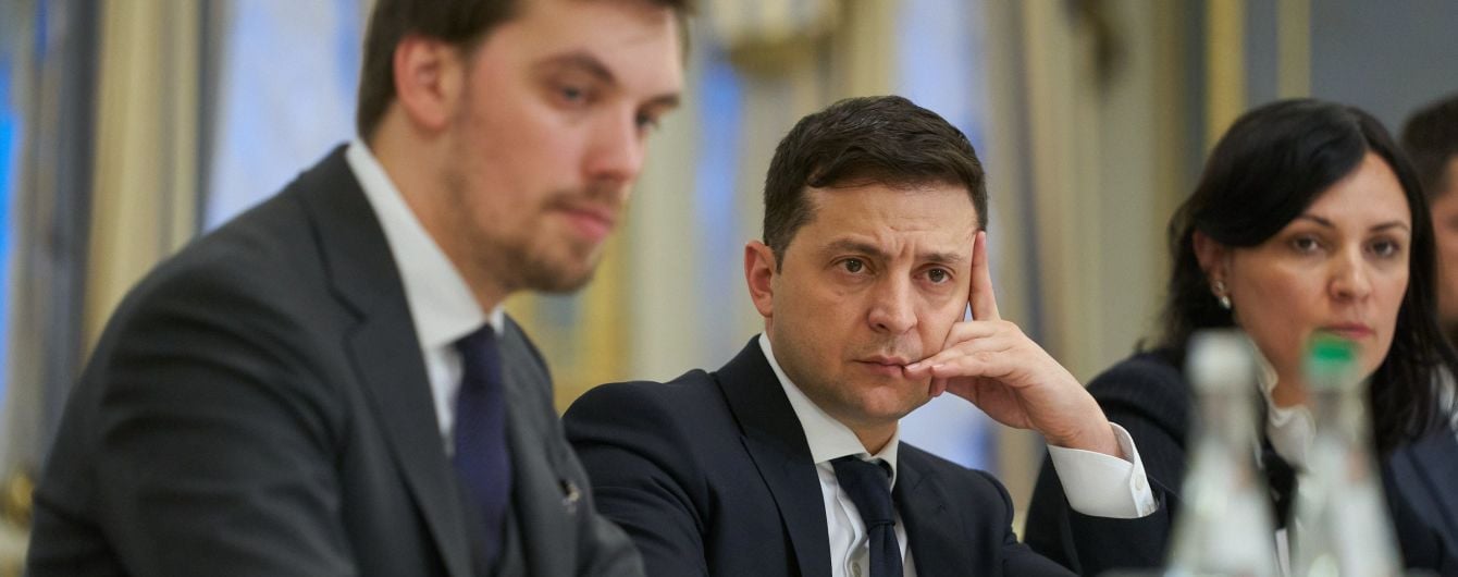 Две трети украинцев не доверяют Кабмину и Верховной Раде, президенту - больше 40%. Опрос