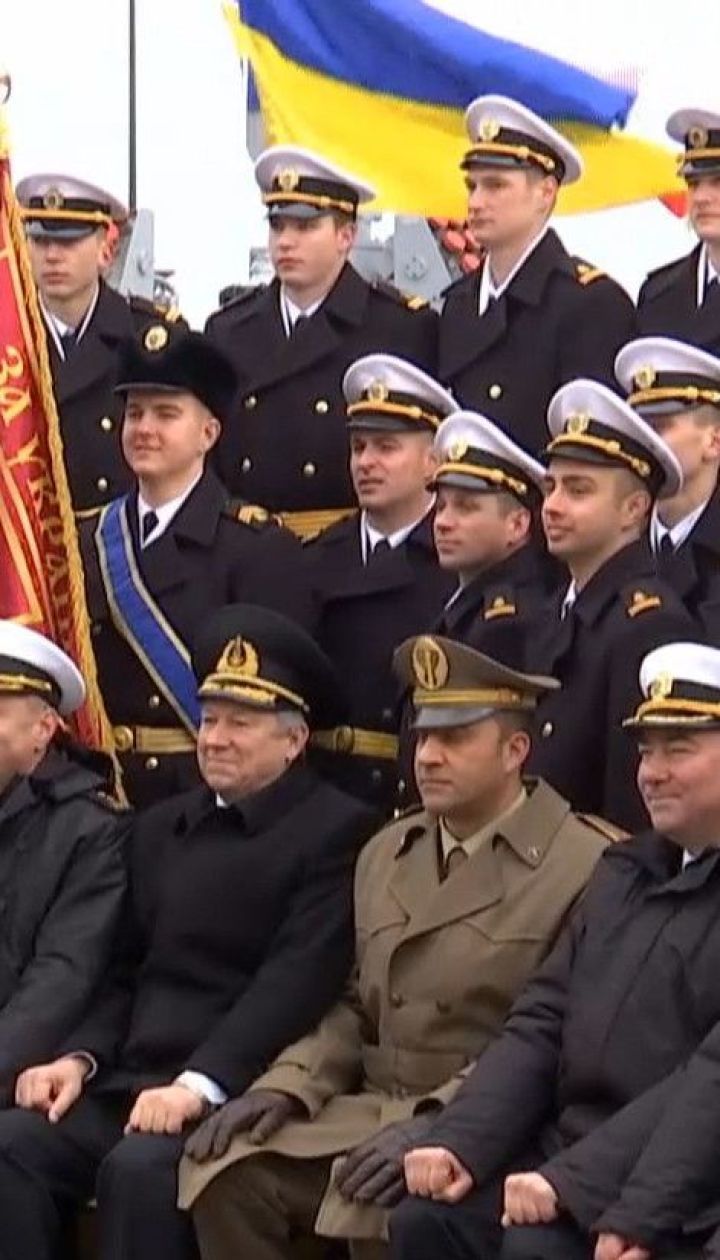 46 выпускников Одесской морской академии получили лейтенантские погоны, дипломы и кортики