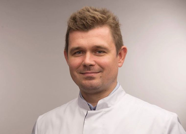 хірург Андрій Сотник