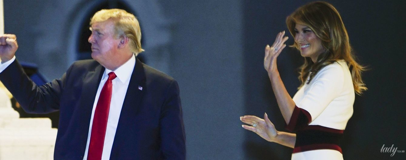 В белом платье и на высоких шпильках: стильная Мелания Трамп на вечеринке в Палм-Бич